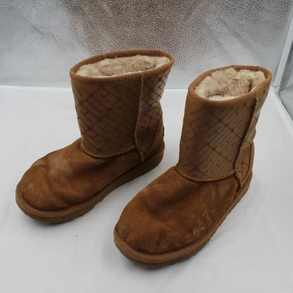 UGG Classic Mini II Graphic Boots Women Size 4 Suede Chestnut
